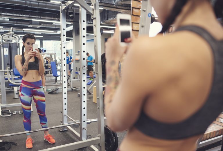 gym selfie girl